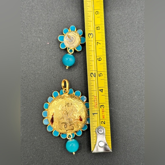 Medallion Pendant and Earring Set - Picture 3 of 3